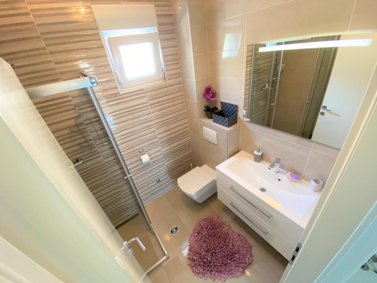 Lux Apartment Sea Shell With Jacuzzi Makarska Exteriör bild